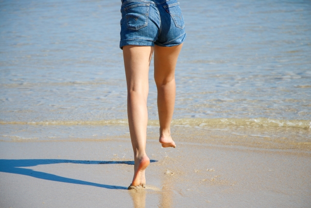 裸足で代謝アップ？ダイエット効果との意外な関係