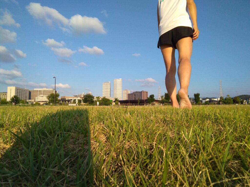 最初は短時間から。心地よさを感じる範囲で歩く